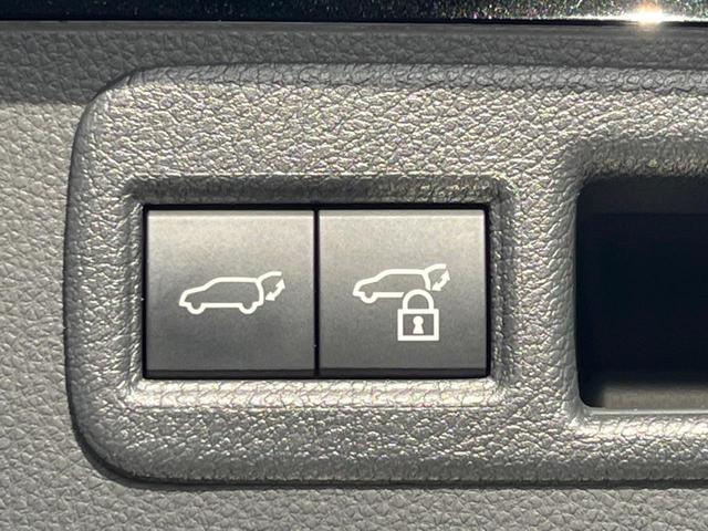 ハリアーハイブリッド Ｚ　レザーパッケージ　調光パノラマルーフ　ナビ機能付１２．３型ディスプレイオーディオ　全周囲カメラ　ＪＢＬサウンド　トヨタセーフティセンス　禁煙車　ハンズフリーパワーバックドア　黒革シート　シートベンチレーション　ＥＴＣ（35枚目）