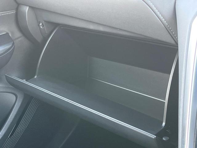 ハリアーハイブリッド Ｚ　レザーパッケージ　調光パノラマルーフ　ナビ機能付１２．３型ディスプレイオーディオ　全周囲カメラ　ＪＢＬサウンド　トヨタセーフティセンス　禁煙車　ハンズフリーパワーバックドア　黒革シート　シートベンチレーション　ＥＴＣ（53枚目）