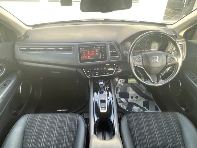 ヴェゼル ハイブリッドＺ・ホンダセンシング　純正ＳＤナビ　バックカメラ　ホンダセンシング　レーダークルコン　禁煙車　ハーフレザーシート　シートヒーター　ドラレコ　ＬＥＤヘッド　ＥＴＣ　車線逸脱警報　オートブレーキホールド　オートライト（2枚目）