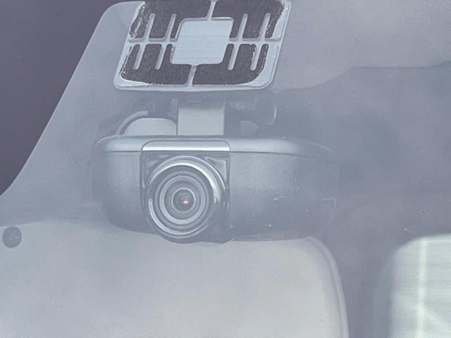 ジムニーシエラ ＪＣ　ＭＴ車　純正８インチＳＤナビ　禁煙車　シートヒーター　ドラレコ　スマートキー　ＬＥＤヘッド　ＥＴＣ　クルーズコントロール　ハイビームアシスト　車線逸脱警報　誤発進抑制機能　純正１６インチアルミ（5枚目）