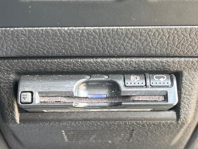 レヴォーグ １．６ＧＴ－Ｓアイサイト　４ＷＤ　純正ＳＤナビ　衝突被害軽減システム　レーダークルーズ　禁煙車　ドラレコ　スマートキー　ＬＥＤヘッド　ＥＴＣ　純正１８インチアルミ　車線逸脱警報　オートライト　デュアルエアコン（8枚目）