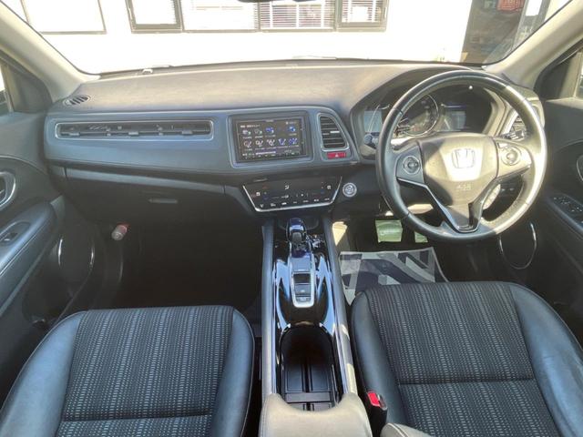 ヴェゼル ハイブリッドＺ　ＳＤナビ　バックカメラ　シティブレーキアクティブシステム　ハーフレザーシート　シートヒーター　ＬＥＤヘッド　ＥＴＣ　クルーズコントロール　オートブレーキホールド　オートライト　デュアルオートエアコン（2枚目）