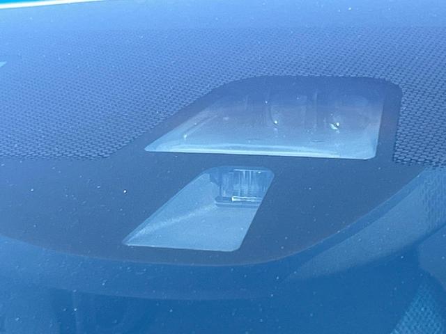 ヴェゼル ハイブリッドＺ　ＳＤナビ　バックカメラ　シティブレーキアクティブシステム　ハーフレザーシート　シートヒーター　ＬＥＤヘッド　ＥＴＣ　クルーズコントロール　オートブレーキホールド　オートライト　デュアルオートエアコン（4枚目）