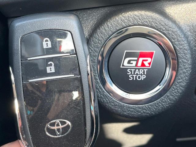 �y�X�}�[�g�L�[�z�J�o����|�P�b�g�ɓ��ꂽ�܂܂ł��h�A�̎{���E�������\�ȃX�}�[�g�L�[�𑕔��B�G���W���̃I���E�I�t�����J�M�����o���K�v����������Ƃ��Ă��֗��ł���