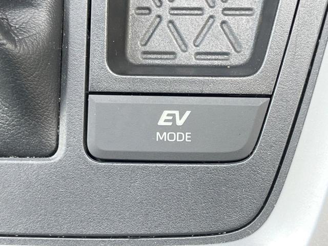 ＲＡＶ４ ハイブリッドＸ　バックカメラ　衝突被害軽減システム　レーダークルーズ　禁煙車　ドラレコ　コーナーセンサー　スマートキー　ＬＥＤヘッド　ルーフレール　ビルトインＥＴＣ　純正１８インチアルミ　オートハイビーム（26枚目）