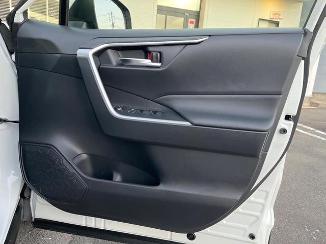 ＲＡＶ４ ハイブリッドＸ　バックカメラ　衝突被害軽減システム　レーダークルーズ　禁煙車　ドラレコ　コーナーセンサー　スマートキー　ＬＥＤヘッド　ルーフレール　ビルトインＥＴＣ　純正１８インチアルミ　オートハイビーム（45枚目）