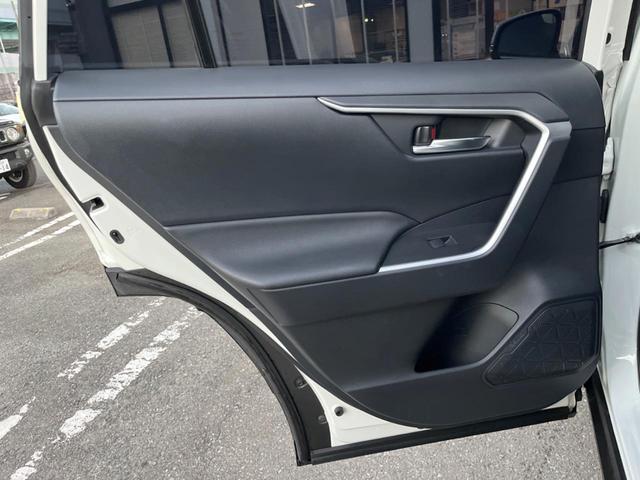 ＲＡＶ４ ハイブリッドＸ　バックカメラ　衝突被害軽減システム　レーダークルーズ　禁煙車　ドラレコ　コーナーセンサー　スマートキー　ＬＥＤヘッド　ルーフレール　ビルトインＥＴＣ　純正１８インチアルミ　オートハイビーム（48枚目）