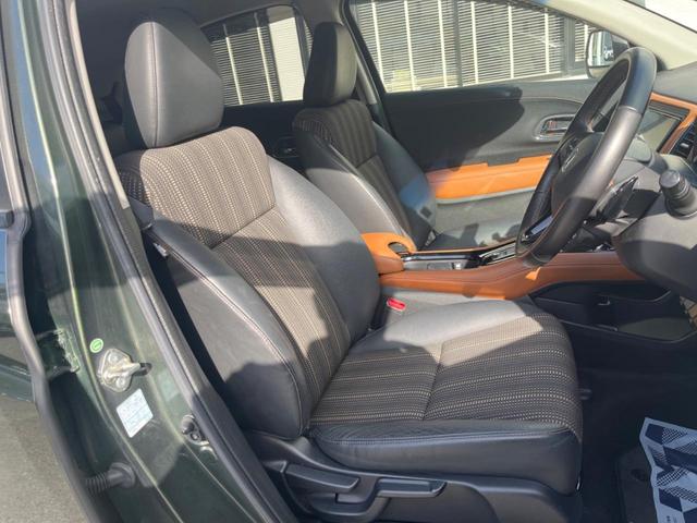 ヴェゼル ハイブリッドＺ　バックカメラ　衝突被害軽減システム　レーダークルーズ　禁煙車　ハーフレザーシート　スマートキー　ＬＥＤヘッド　ルーフレール　ＥＴＣ　純正１７インチアルミ　オートライト　デュアルエアコン（9枚目）