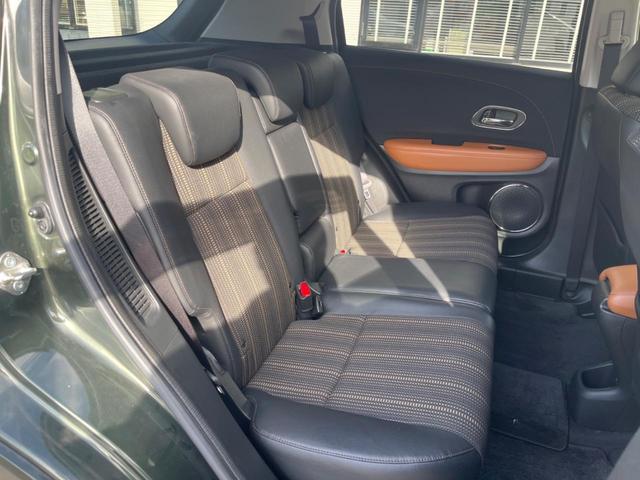 ヴェゼル ハイブリッドＺ　バックカメラ　衝突被害軽減システム　レーダークルーズ　禁煙車　ハーフレザーシート　スマートキー　ＬＥＤヘッド　ルーフレール　ＥＴＣ　純正１７インチアルミ　オートライト　デュアルエアコン（10枚目）