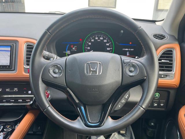 ヴェゼル ハイブリッドＺ　バックカメラ　衝突被害軽減システム　レーダークルーズ　禁煙車　ハーフレザーシート　スマートキー　ＬＥＤヘッド　ルーフレール　ＥＴＣ　純正１７インチアルミ　オートライト　デュアルエアコン（12枚目）