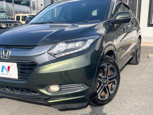 ヴェゼル ハイブリッドＺ　バックカメラ　衝突被害軽減システム　レーダークルーズ　禁煙車　ハーフレザーシート　スマートキー　ＬＥＤヘッド　ルーフレール　ＥＴＣ　純正１７インチアルミ　オートライト　デュアルエアコン（13枚目）