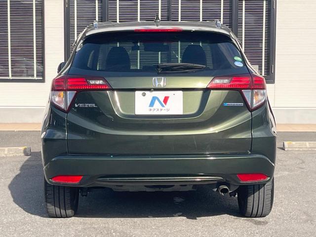 ヴェゼル ハイブリッドＺ　バックカメラ　衝突被害軽減システム　レーダークルーズ　禁煙車　ハーフレザーシート　スマートキー　ＬＥＤヘッド　ルーフレール　ＥＴＣ　純正１７インチアルミ　オートライト　デュアルエアコン（16枚目）
