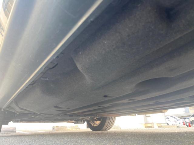 ヴェゼル ハイブリッドＺ　バックカメラ　衝突被害軽減システム　レーダークルーズ　禁煙車　ハーフレザーシート　スマートキー　ＬＥＤヘッド　ルーフレール　ＥＴＣ　純正１７インチアルミ　オートライト　デュアルエアコン（22枚目）