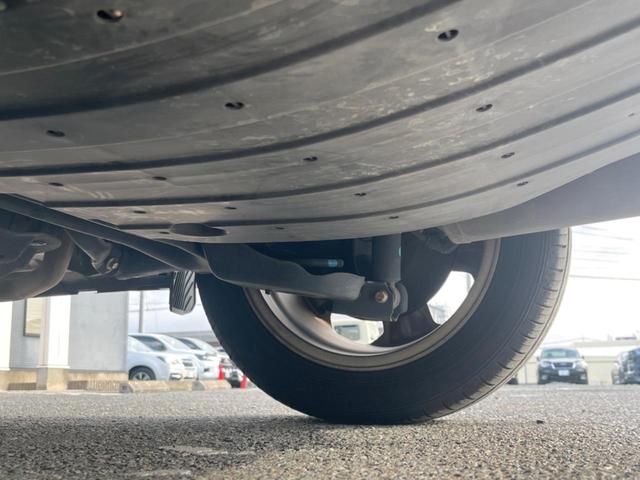 ヴェゼル ハイブリッドＺ　バックカメラ　衝突被害軽減システム　レーダークルーズ　禁煙車　ハーフレザーシート　スマートキー　ＬＥＤヘッド　ルーフレール　ＥＴＣ　純正１７インチアルミ　オートライト　デュアルエアコン（23枚目）