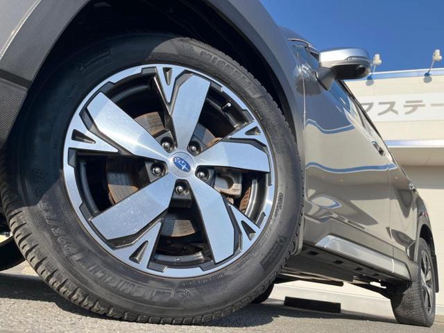 �y�����P�W�C���`�A���~�z�C�[���z�O�ςɃ}�b�`���������A���~�z�C�[���𑕒����Ă���܂��B�e��ЊO�A���~�z�C�[����A�X�^�b�h���X�^�C�����戵�����Ă���܂��B���񂲑��k����������