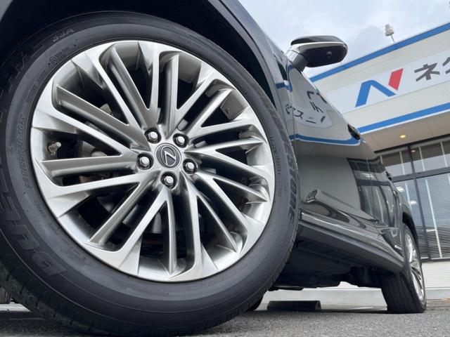 �y�����Q�O�C���`�A���~�z�C�[���z�O�ςɃ}�b�`���������A���~�z�C�[���𑕒����Ă���܂��B�e��ЊO�A���~�z�C�[����A�X�^�b�h���X�^�C�����戵�����Ă���܂��B���񂲑��k����������