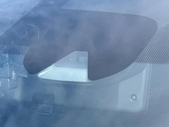 �y�G�}�[�W�F���V�[�u���[�L�z���s���ɑO���̎ԗ�����F�����A�Փ˂������Ȏ��͌x��ƃu���[�L�ŏՓˉ���Ɣ�Q�y�����A�V�X�g�B�����S�Ƀh���C�u�����y���݂��������܂��B