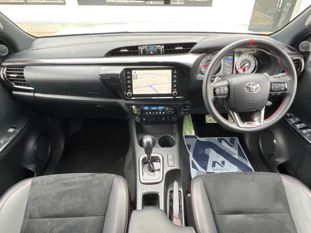 ハイラックス Ｚ　ＧＲスポーツ　後期　ナビ機能付８型ディスプレイオーディオ　全周囲カメラ　プリクラッシュセーフティシステム　レーダークルコン　禁煙車　パワーシート　ドラレコ　コーナーセンサー　ＬＥＤヘッド　ＥＴＣ　オートエアコン（2枚目）