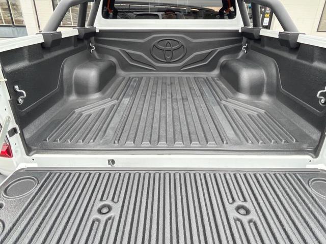 ハイラックス Ｚ　ＧＲスポーツ　後期　ナビ機能付８型ディスプレイオーディオ　全周囲カメラ　プリクラッシュセーフティシステム　レーダークルコン　禁煙車　パワーシート　ドラレコ　コーナーセンサー　ＬＥＤヘッド　ＥＴＣ　オートエアコン（11枚目）