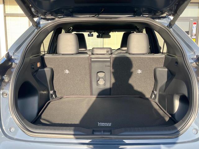 ヤリスクロス ハイブリッドＺ　全周囲カメラ　衝突被害軽減システム　レーダークルーズ　禁煙車　電動リアゲート　パワーシート　ドラレコ　コーナーセンサー　スマートキー　ＬＥＤヘッド　ＥＴＣ２．０　純正１８インチアルミ（11枚目）