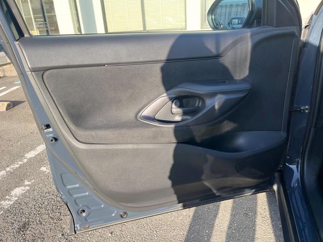 ヤリスクロス ハイブリッドＺ　全周囲カメラ　衝突被害軽減システム　レーダークルーズ　禁煙車　電動リアゲート　パワーシート　ドラレコ　コーナーセンサー　スマートキー　ＬＥＤヘッド　ＥＴＣ２．０　純正１８インチアルミ（50枚目）