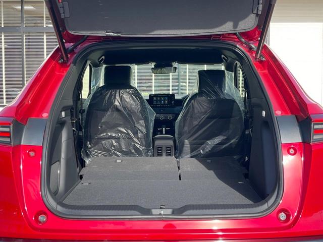 ヴェゼル ｅ：ＨＥＶ　ＲＳ　登録済未使用車　全周囲カメラ　プレミアムオーディオ　ホンダセンシング　レーダークルコン　ハンズフリーパワーバックドア　シートヒーター　コーナーセンサー　ＬＥＤ］ヘッド　９型ホンダコネクトディスプレイ（11枚目）