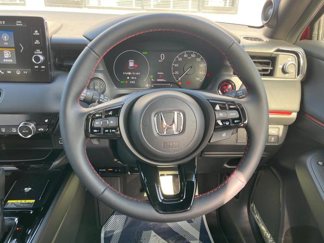 ヴェゼル ｅ：ＨＥＶ　ＲＳ　登録済未使用車　全周囲カメラ　プレミアムオーディオ　ホンダセンシング　レーダークルコン　ハンズフリーパワーバックドア　シートヒーター　コーナーセンサー　ＬＥＤ］ヘッド　９型ホンダコネクトディスプレイ（12枚目）