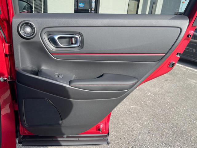 ヴェゼル ｅ：ＨＥＶ　ＲＳ　登録済未使用車　全周囲カメラ　プレミアムオーディオ　ホンダセンシング　レーダークルコン　ハンズフリーパワーバックドア　シートヒーター　コーナーセンサー　ＬＥＤ］ヘッド　９型ホンダコネクトディスプレイ（47枚目）