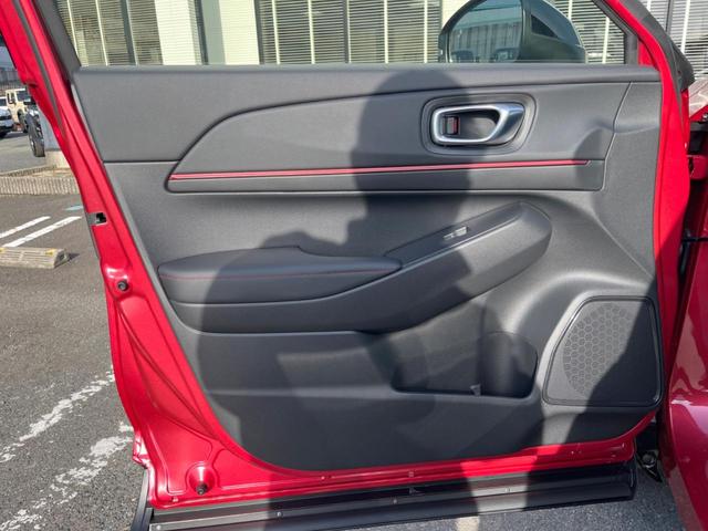 ヴェゼル ｅ：ＨＥＶ　ＲＳ　登録済未使用車　全周囲カメラ　プレミアムオーディオ　ホンダセンシング　レーダークルコン　ハンズフリーパワーバックドア　シートヒーター　コーナーセンサー　ＬＥＤ］ヘッド　９型ホンダコネクトディスプレイ（48枚目）