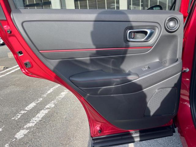 ヴェゼル ｅ：ＨＥＶ　ＲＳ　登録済未使用車　全周囲カメラ　プレミアムオーディオ　ホンダセンシング　レーダークルコン　ハンズフリーパワーバックドア　シートヒーター　コーナーセンサー　ＬＥＤ］ヘッド　９型ホンダコネクトディスプレイ（49枚目）