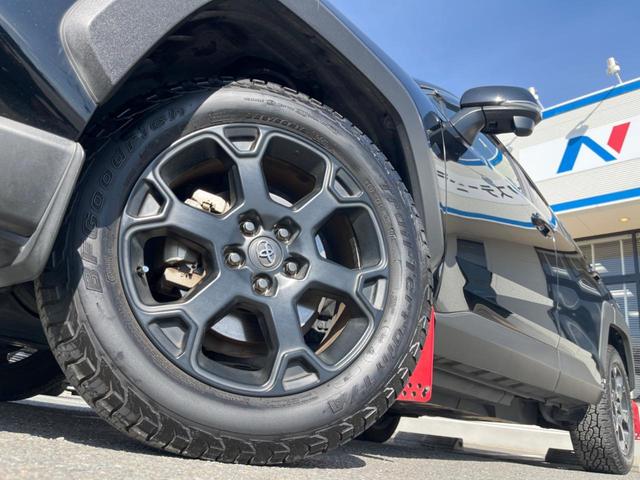 ＲＡＶ４ アドベンチャー　オフロードパッケージ　ＴＲＤエアロ　バックカメラ　ブラインドスポットモニター　セーフティセンス　レーダークルコン　禁煙車　合皮シート　パワーシート　ドラレコ　コーナーセンサー　ＬＥＤヘッド　ＥＴＣ　オートハイビーム（14枚目）