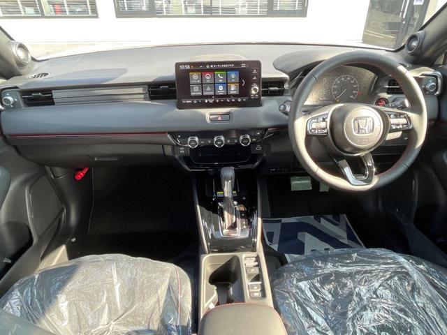 ヴェゼル ｅ：ＨＥＶ　ＲＳ　登録済未使用車　９型ホンダコネクトディスプレイ　全周囲カメラ　ホンダセンシング　アダプティブクルコン　ハンズフリーパワーバックドア　シートヒーター　コーナーセンサー　ＬＥＤヘッド　ＥＴＣ２．０（2枚目）