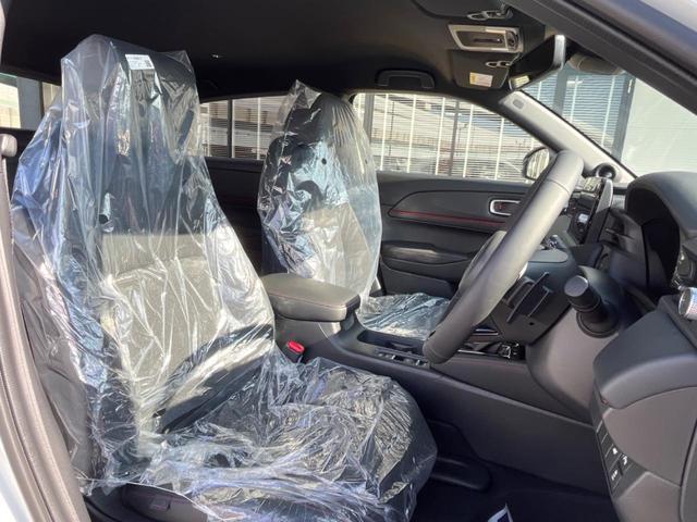 ヴェゼル ｅ：ＨＥＶ　ＲＳ　登録済未使用車　９型ホンダコネクトディスプレイ　全周囲カメラ　ホンダセンシング　アダプティブクルコン　ハンズフリーパワーバックドア　シートヒーター　コーナーセンサー　ＬＥＤヘッド　ＥＴＣ２．０（9枚目）