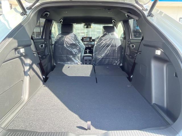 ヴェゼル ｅ：ＨＥＶ　ＲＳ　登録済未使用車　９型ホンダコネクトディスプレイ　全周囲カメラ　ホンダセンシング　アダプティブクルコン　ハンズフリーパワーバックドア　シートヒーター　コーナーセンサー　ＬＥＤヘッド　ＥＴＣ２．０（11枚目）