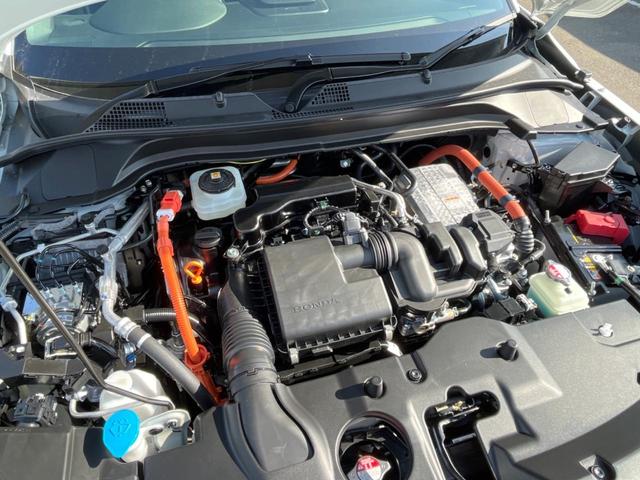 ヴェゼル ｅ：ＨＥＶ　ＲＳ　登録済未使用車　９型ホンダコネクトディスプレイ　全周囲カメラ　ホンダセンシング　アダプティブクルコン　ハンズフリーパワーバックドア　シートヒーター　コーナーセンサー　ＬＥＤヘッド　ＥＴＣ２．０（18枚目）