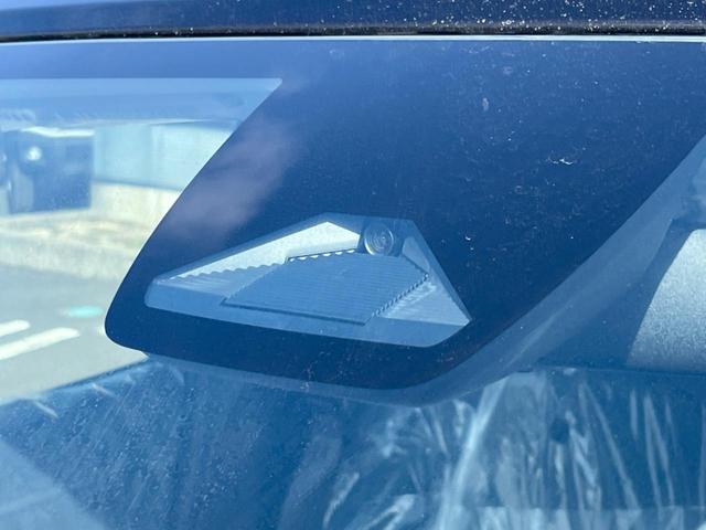 �y�z���_�Z���V���O�z���s���ɑO���̎ԗ�����F�����A�Փ˂������Ȏ��͌x��ƃu���[�L�ŏՓˉ���Ɣ�Q�y�����A�V�X�g�B�����S�Ƀh���C�u�����y���݂��������܂��B