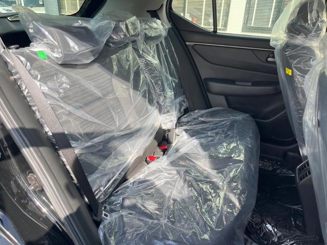 ���i���ȃI���W�i���t���A�}�b�g���I�v�V�����ɂĂ��p�ӂ��Ă���܂��B���D���ȃf�U�C����J���[�����Ԃɍ��킹�đI��ł����������Ƃ��ł��܂���