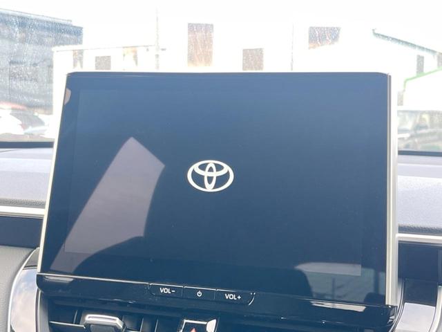 カローラクロス ハイブリッド　Ｚ　ガラスルーフ　バックカメラ　衝突被害軽減システム　レーダークルーズ　禁煙車　電動リアゲート　ハーフレザーシート　パワーシート　コーナーセンサー　スマートキー　ＬＥＤヘッド　ルーフレール　ＥＴＣ２．０（4枚目）