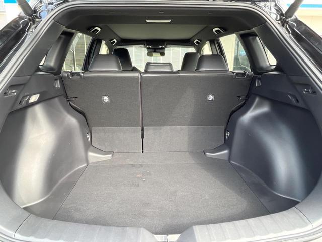 カローラクロス ハイブリッド　Ｚ　ガラスルーフ　バックカメラ　衝突被害軽減システム　レーダークルーズ　禁煙車　電動リアゲート　ハーフレザーシート　パワーシート　コーナーセンサー　スマートキー　ＬＥＤヘッド　ルーフレール　ＥＴＣ２．０（11枚目）