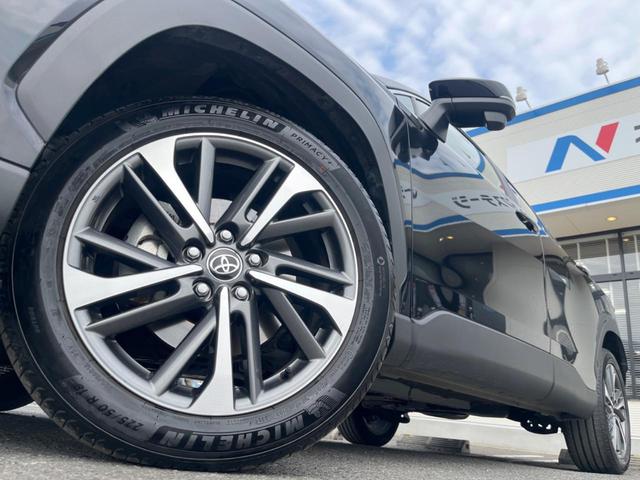 カローラクロス ハイブリッド　Ｚ　ガラスルーフ　バックカメラ　衝突被害軽減システム　レーダークルーズ　禁煙車　電動リアゲート　ハーフレザーシート　パワーシート　コーナーセンサー　スマートキー　ＬＥＤヘッド　ルーフレール　ＥＴＣ２．０（14枚目）