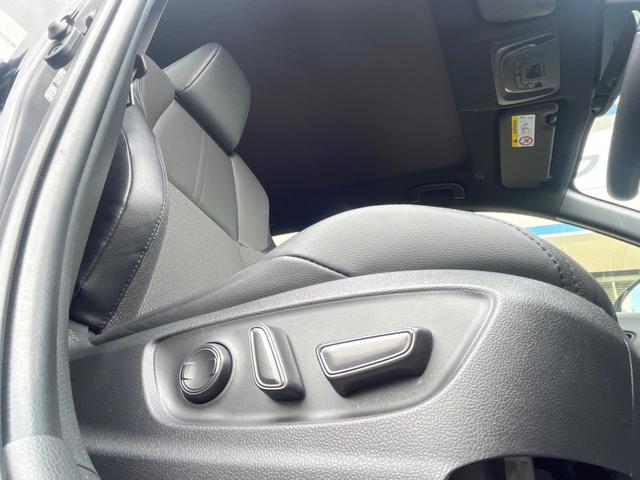 カローラクロス ハイブリッド　Ｚ　ガラスルーフ　バックカメラ　衝突被害軽減システム　レーダークルーズ　禁煙車　電動リアゲート　ハーフレザーシート　パワーシート　コーナーセンサー　スマートキー　ＬＥＤヘッド　ルーフレール　ＥＴＣ２．０（33枚目）