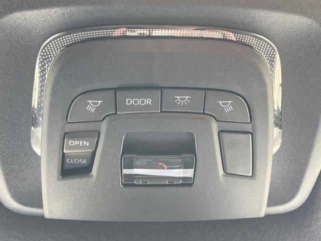 カローラクロス ハイブリッド　Ｚ　ガラスルーフ　バックカメラ　衝突被害軽減システム　レーダークルーズ　禁煙車　電動リアゲート　ハーフレザーシート　パワーシート　コーナーセンサー　スマートキー　ＬＥＤヘッド　ルーフレール　ＥＴＣ２．０（39枚目）