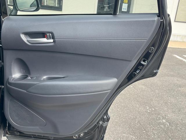 カローラクロス ハイブリッド　Ｚ　ガラスルーフ　バックカメラ　衝突被害軽減システム　レーダークルーズ　禁煙車　電動リアゲート　ハーフレザーシート　パワーシート　コーナーセンサー　スマートキー　ＬＥＤヘッド　ルーフレール　ＥＴＣ２．０（48枚目）