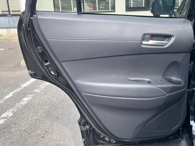 カローラクロス ハイブリッド　Ｚ　ガラスルーフ　バックカメラ　衝突被害軽減システム　レーダークルーズ　禁煙車　電動リアゲート　ハーフレザーシート　パワーシート　コーナーセンサー　スマートキー　ＬＥＤヘッド　ルーフレール　ＥＴＣ２．０（49枚目）