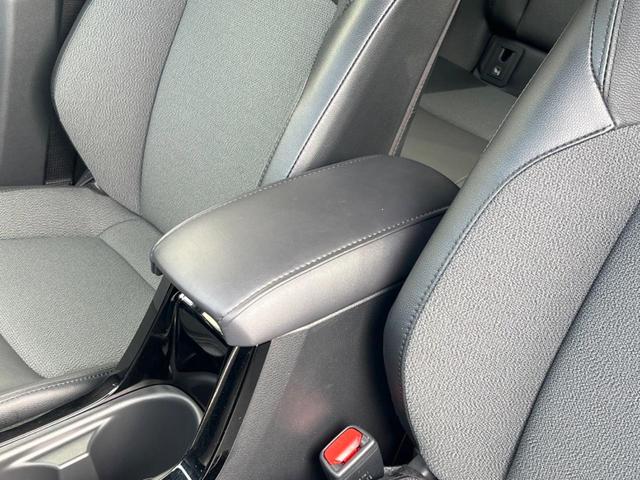 カローラクロス ハイブリッド　Ｚ　ガラスルーフ　バックカメラ　衝突被害軽減システム　レーダークルーズ　禁煙車　電動リアゲート　ハーフレザーシート　パワーシート　コーナーセンサー　スマートキー　ＬＥＤヘッド　ルーフレール　ＥＴＣ２．０（51枚目）