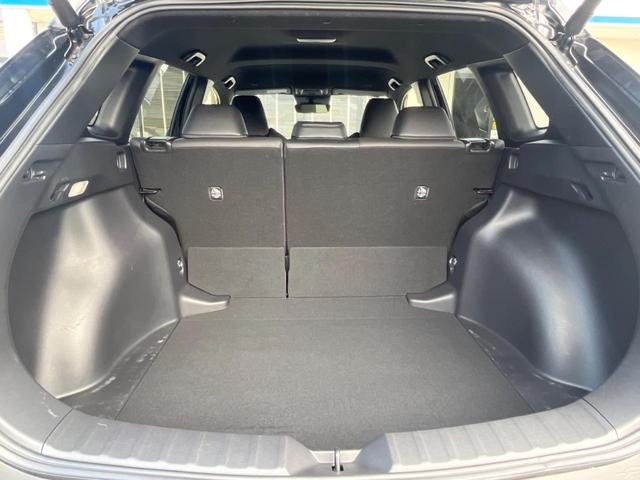 カローラクロス ハイブリッド　Ｚ　バックカメラ　衝突被害軽減システム　レーダークルーズ　禁煙車　電動リアゲート　ハーフレザーシート　パワーシート　コーナーセンサー　スマートキー　ＬＥＤヘッド　ルーフレール　ビルトインＥＴＣ（11枚目）