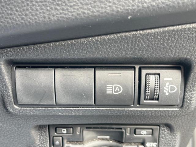 カローラクロス ハイブリッド　Ｚ　バックカメラ　衝突被害軽減システム　レーダークルーズ　禁煙車　電動リアゲート　ハーフレザーシート　パワーシート　コーナーセンサー　スマートキー　ＬＥＤヘッド　ルーフレール　ビルトインＥＴＣ（33枚目）