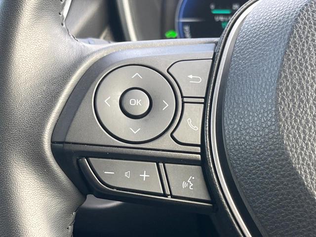 カローラクロス ハイブリッド　Ｚ　バックカメラ　衝突被害軽減システム　レーダークルーズ　禁煙車　電動リアゲート　ハーフレザーシート　パワーシート　コーナーセンサー　スマートキー　ＬＥＤヘッド　ルーフレール　ビルトインＥＴＣ（35枚目）