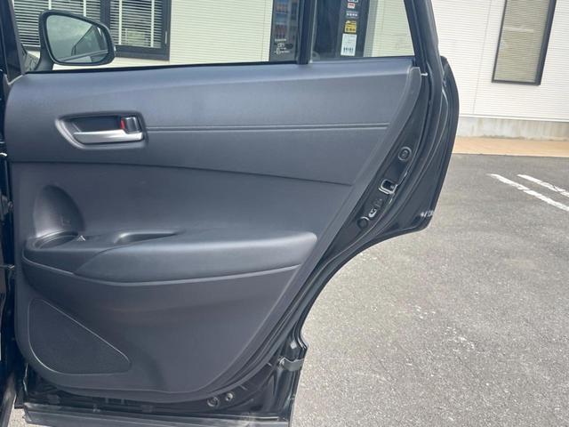 カローラクロス ハイブリッド　Ｚ　バックカメラ　衝突被害軽減システム　レーダークルーズ　禁煙車　電動リアゲート　ハーフレザーシート　パワーシート　コーナーセンサー　スマートキー　ＬＥＤヘッド　ルーフレール　ビルトインＥＴＣ（44枚目）