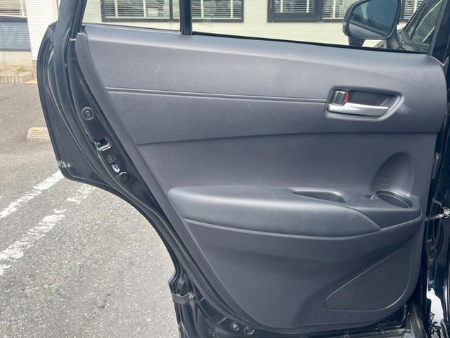 カローラクロス ハイブリッド　Ｚ　バックカメラ　衝突被害軽減システム　レーダークルーズ　禁煙車　電動リアゲート　ハーフレザーシート　パワーシート　コーナーセンサー　スマートキー　ＬＥＤヘッド　ルーフレール　ビルトインＥＴＣ（45枚目）